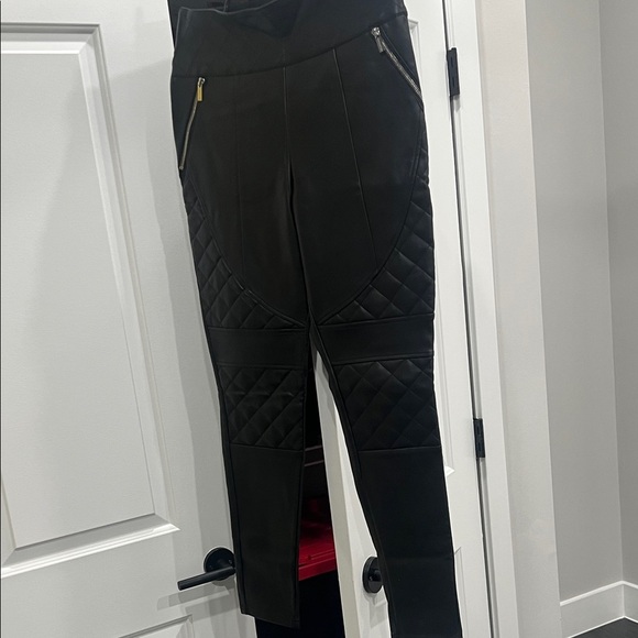 Maniere De Voir Pants - Black Quilted Pants with Zipper Details​
